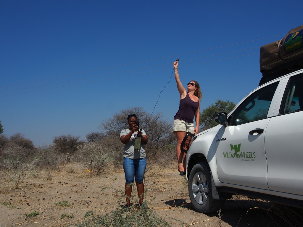 Scarlet & Brinny finding a satellite phone signal